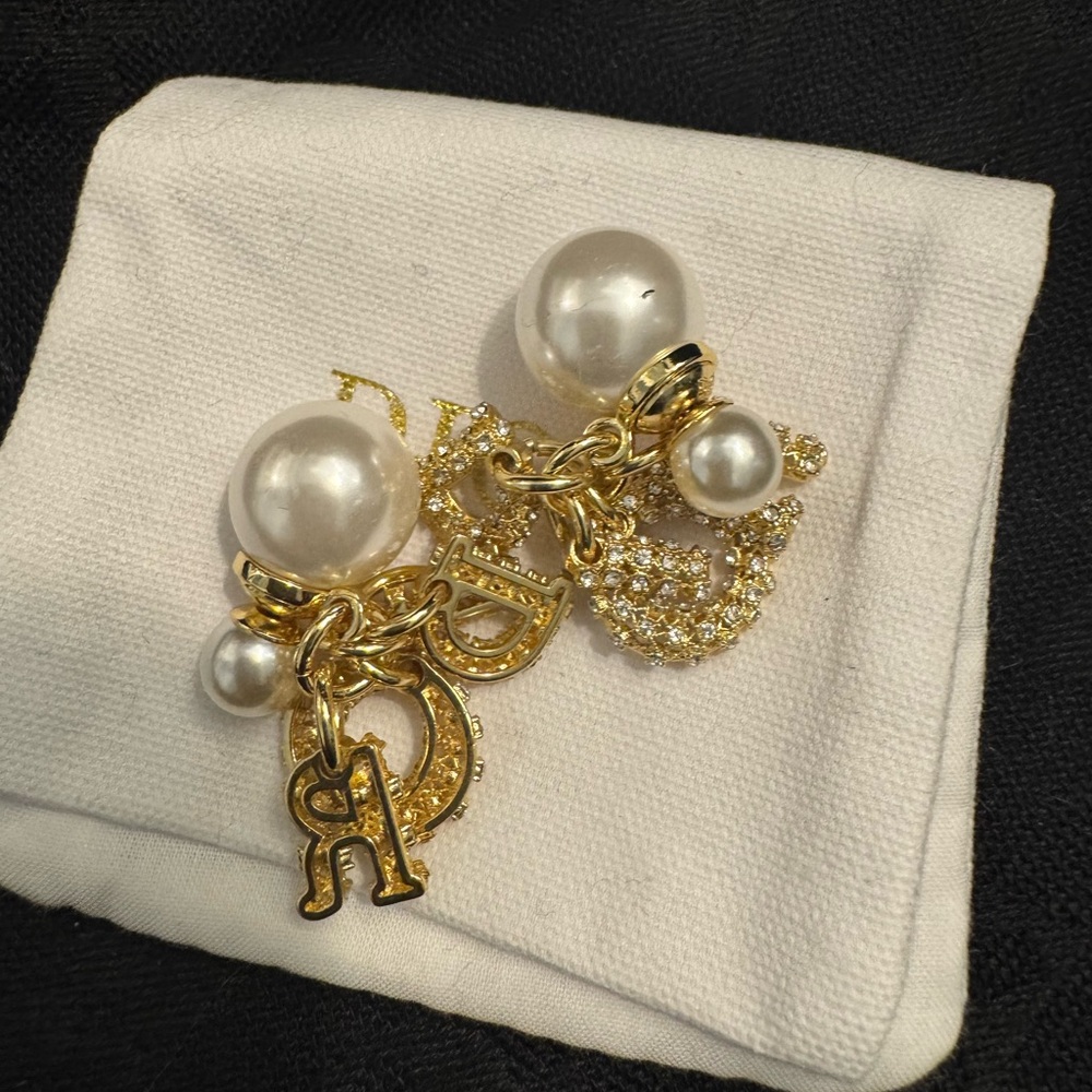 Dior Elegant Gold and Pearl Crystal Studded Earrings - Picture 4 of 6